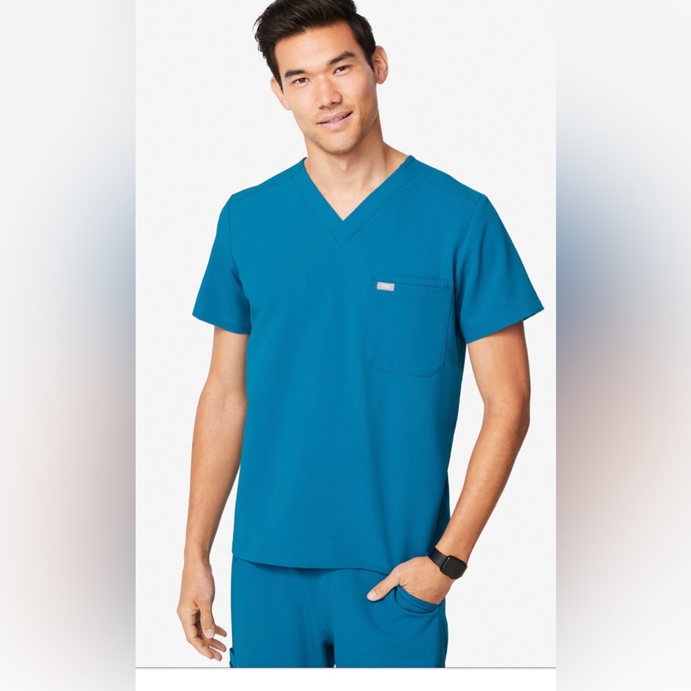 FIGS Leon Scrub Top in Alps Blue